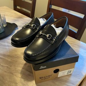 Men’s Weejuns Hand-Sewn Loafers - Size 10 *Fit like an 11/12